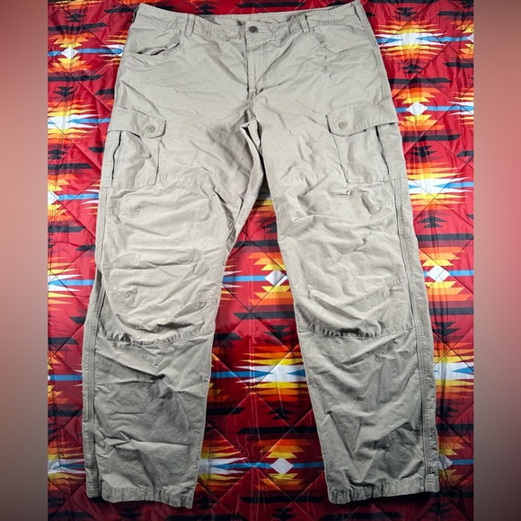 Columbia Omni-Shield Men's Nylon Cargo Hiking Pants Size 42 Outdoor Camp Hiking